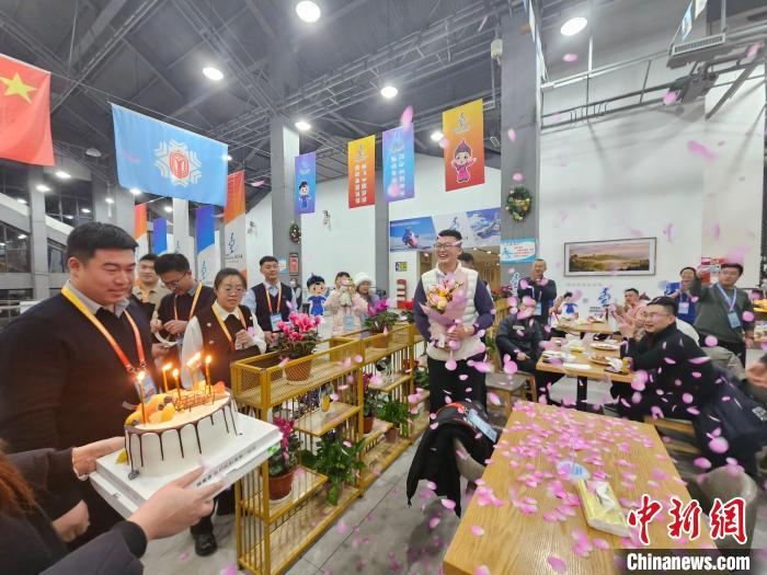 十四冬喀喇沁赛区暖心瞬