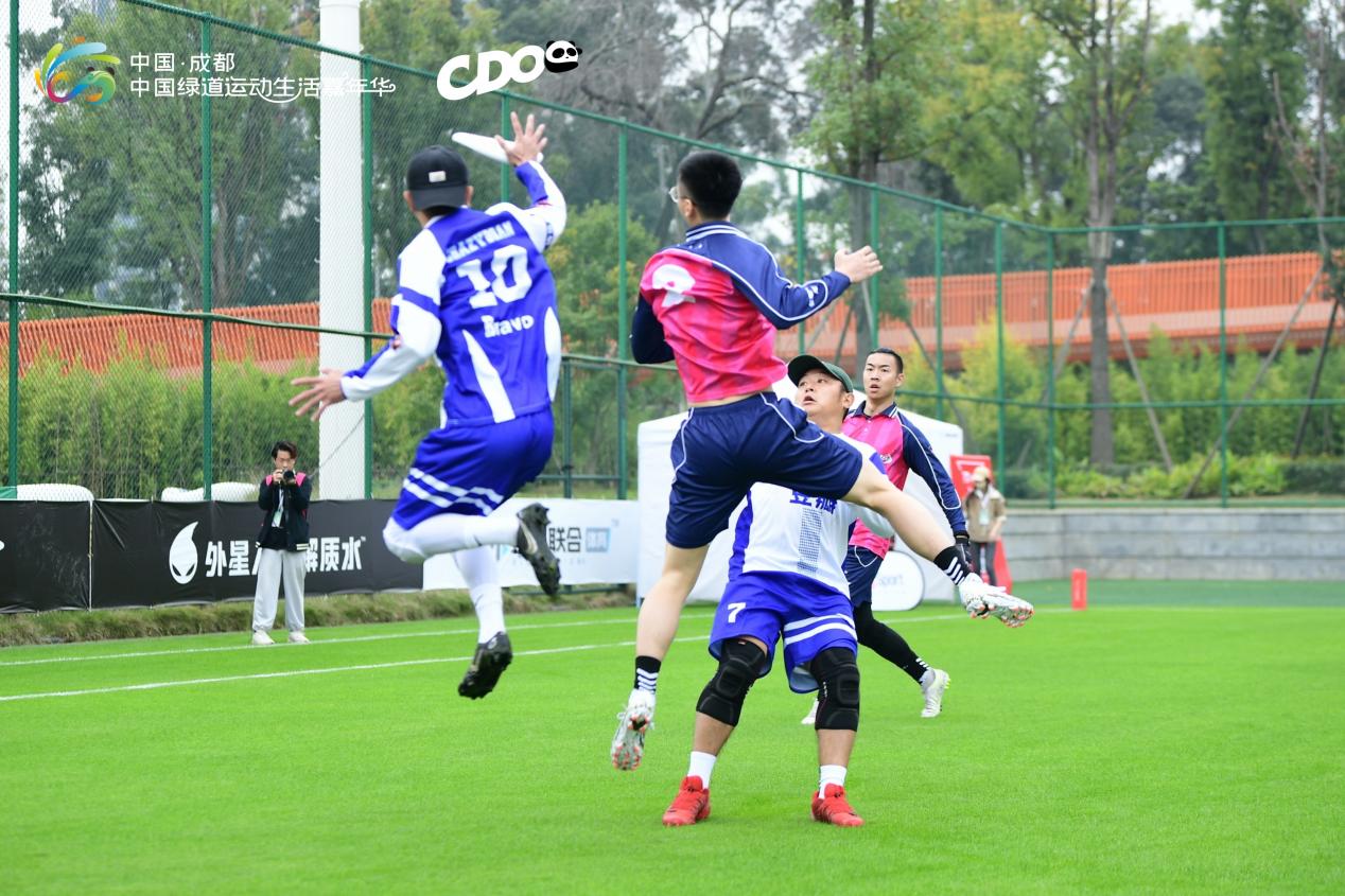 成都飞盘公开赛开赛 11支队伍角逐七人制团队赛
