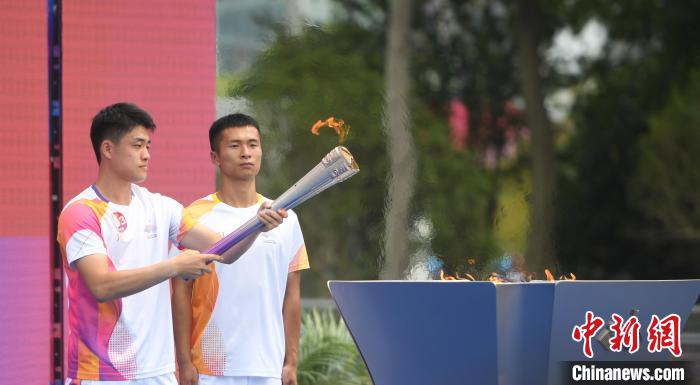 杭州亚运会火炬传递收官吴易昺点燃主火炬