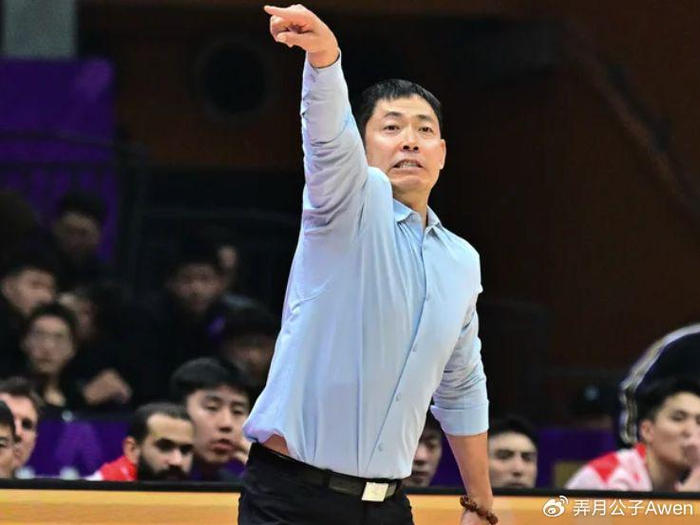 北控男篮帅位悬于一线 张庆鹏执教危机浮现