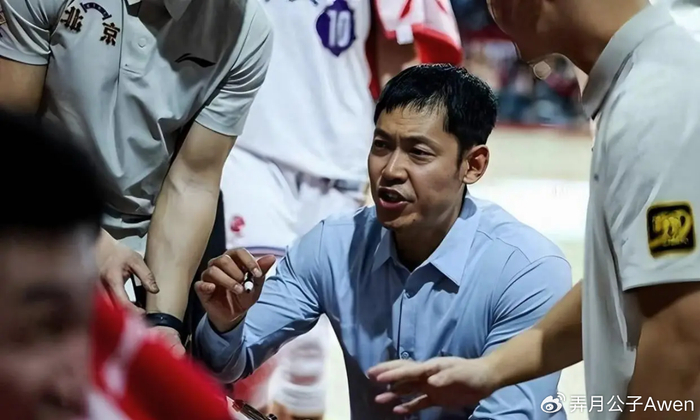 北控男篮帅位悬于一线 张庆鹏执教危机浮现