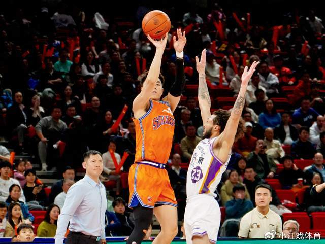 李添荣复出爆发助上海男篮豪取十二连胜 有望冲