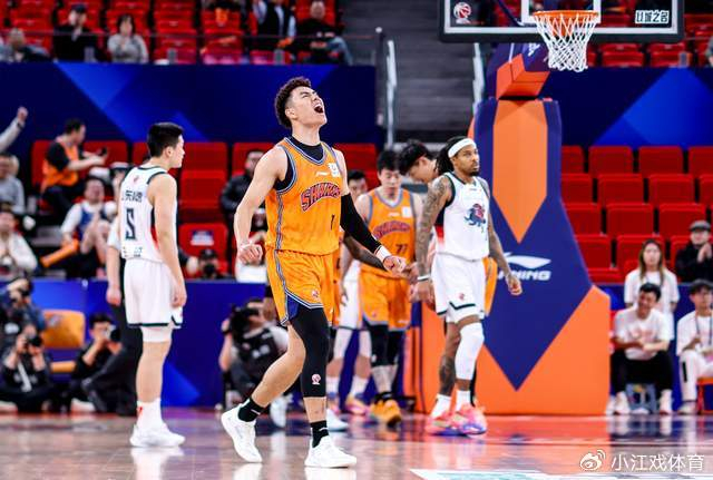 李添荣复出爆发助上海男篮豪取十二连胜 有望冲