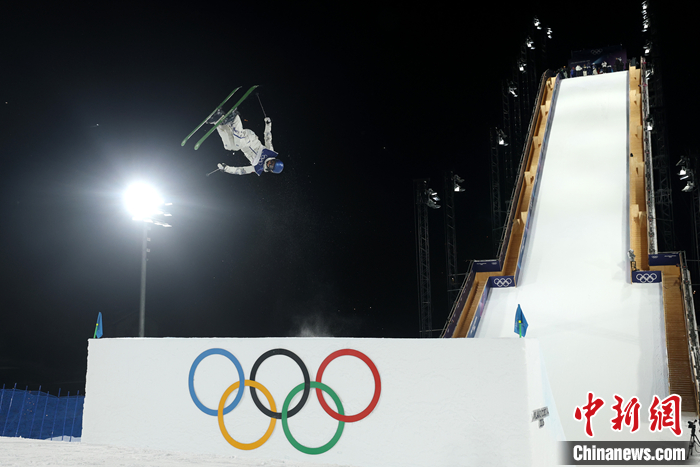 谷爱凌资格赛三跳稳定发挥晋级决赛