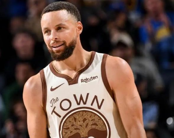 詹姆斯库里统治力数据见证篮球历史双雄