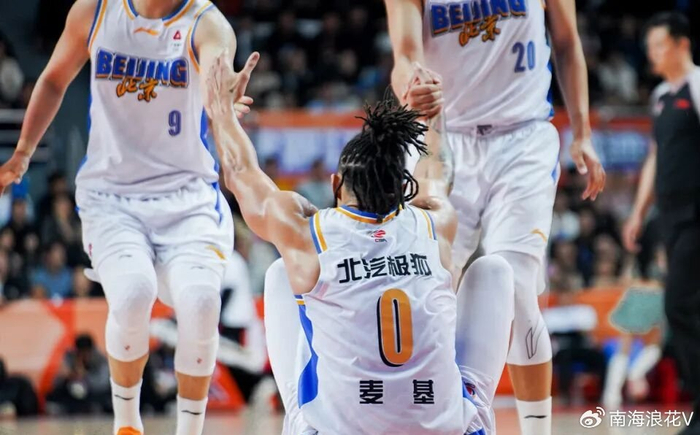 首钢领先10分遭福建绝地反击 麦基暴走许利民换