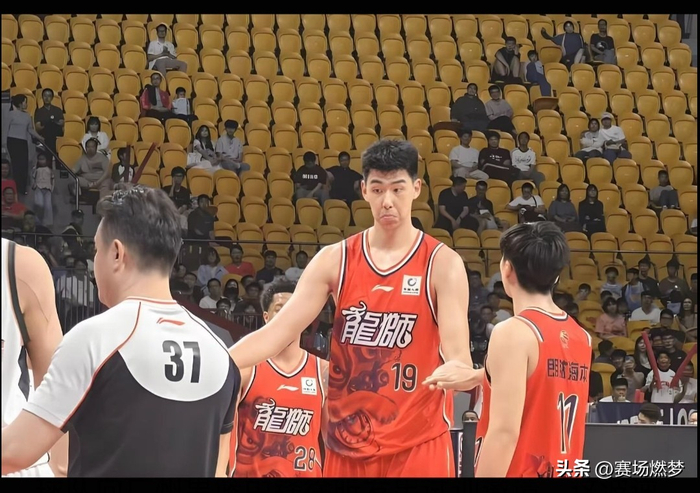 徐昕逆袭获NBA试训邀请 从大番薯到国际舞台的蜕