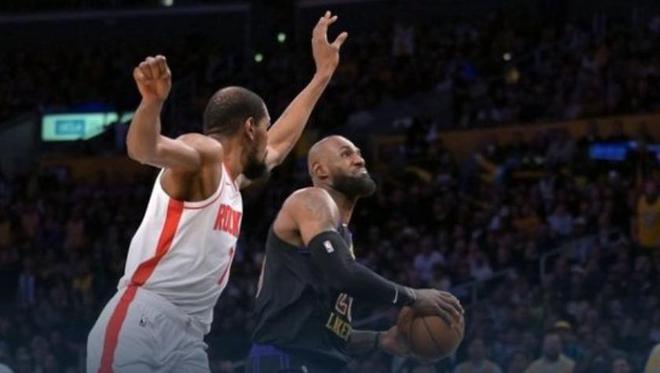 湖人逆转火箭斯马特爆发助球队赢下关键战役